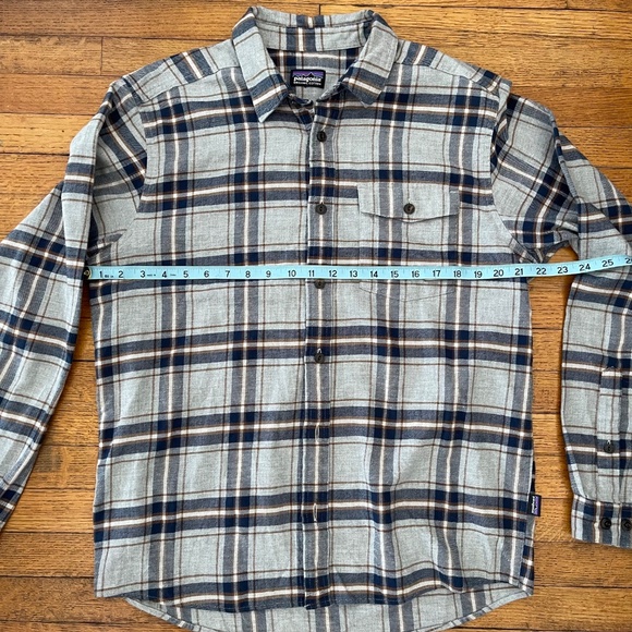 EUC - Patagonia Organic Cotton Plaid Gray  Flannel Button Up Sz M - Picture 5 of 6